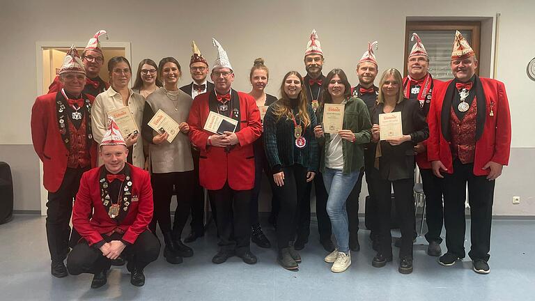 Auf dem Foto: Peter Walter, Sven März, Sven Burkard, Johanna Walter, Annalena Ackermann, Elena Herrmann, André Köster, Marco Kleedörfer, Veronika Wolz, Lena Marussis, Simon Schmolke, Chiara Schraud, Thomas Scheller, Svenja Kowalyk, Clemens Förster und Udo Münch.