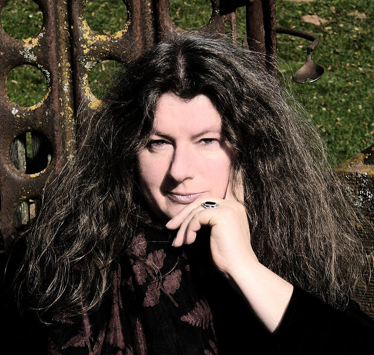 Dagmar Schnabel: Der Fotografin geht es um Artenvielfalt, Arterhalt und Begegnungen in und mit ihren Bildern - mit Menschen und Tieren. Dagmar Schnabel: Der Fotografin geht es um Artenvielfalt, Arterhalt und Begegnungen in und mit ihren Bildern - mit Menschen und Tieren.