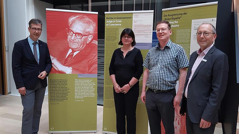 Bei der Eröffnung der Ausstellung (von links): Oberbürgermeister Christian Schuchardt, Claudia Fröhlich, Gregor Wolf und Rainer Ankenbrand. Bei der Eröffnung der Ausstellung (von links): Oberbürgermeister Christian Schuchardt, Claudia Fröhlich, Gregor Wolf und Rainer Ankenbrand.