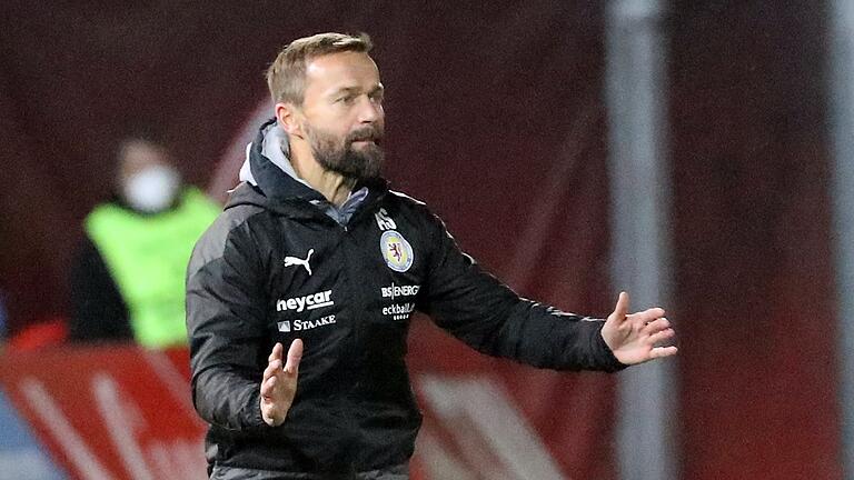 Michael Schiele will am Samstag auch beim Aufeinandertreffen mit seinem Ex-Klub Würzburger Kickers als Sieger vom Platz gehen. Michael Schiele will am Samstag auch beim Aufeinandertreffen mit seinem Ex-Klub Würzburger Kickers als Sieger vom Platz gehen.