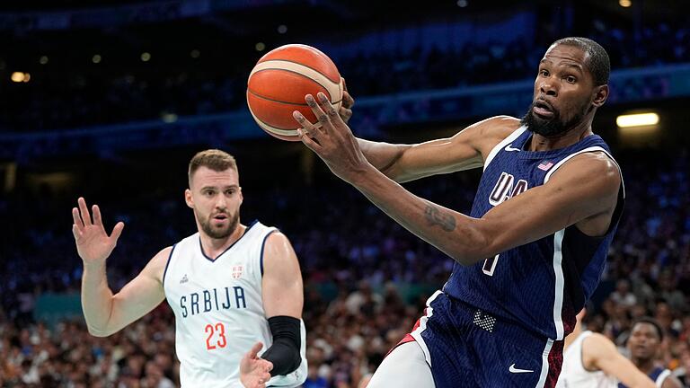 Paris 2024 - Basketball       -  Kevin Durant zeigte beim Olympia-Auftakt eine Basketball-Gala.