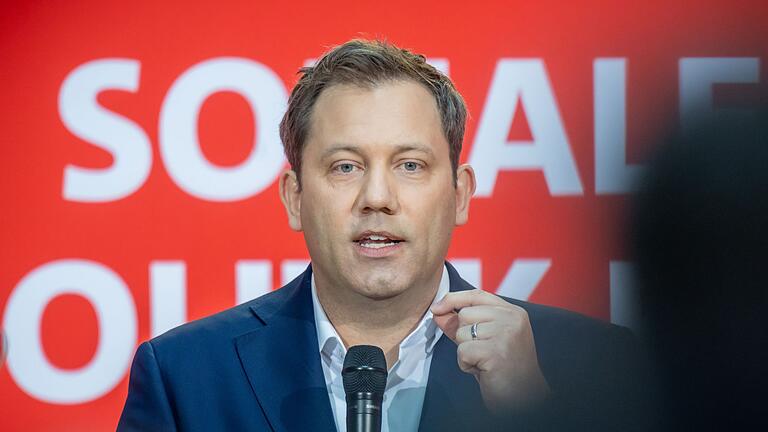 SPD-Chef Lars Klingbeil - SPD-Chef Klingbeil fordert die Abschiebung von Asylbewerbern, die mit Terror drohen. (Archivfoto) SPD-Chef Lars Klingbeil - SPD-Chef Klingbeil fordert die Abschiebung von Asylbewerbern, die mit Terror drohen. (Archivfoto)