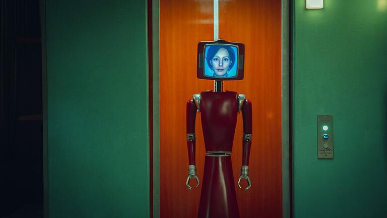 Neue Netflix-Miniserie 'Cassandra'       -  Roboter Cassandra (Lavinia Wilson) stammt aus einer anderen Zeit.