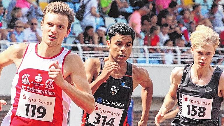Rhys Daniel Bishop (links) vom SC Ostheim rannte bei den bayerischen Meisterschaften in 1:53,21 Minuten zu Bronze über die 800 Meter. Rhys Daniel Bishop (links) vom SC Ostheim rannte bei den bayerischen Meisterschaften in 1:53,21 Minuten zu Bronze über die 800 Meter.