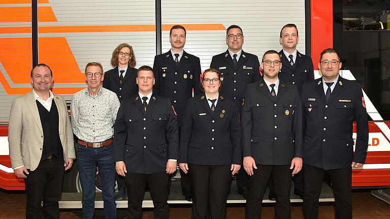 Im Bild: Christian Keller, Dieter Hümmer, Corina Oswald, Phillipp Hümmer, Frederik Weidinger, Julia Warmuth, Sebastian Berlenz, Patrick Lausenmeyer, Andreas Neubert, Holger Schmich. Es fehlen Katja Faulhaber und Jonas Lausenmeyer.
