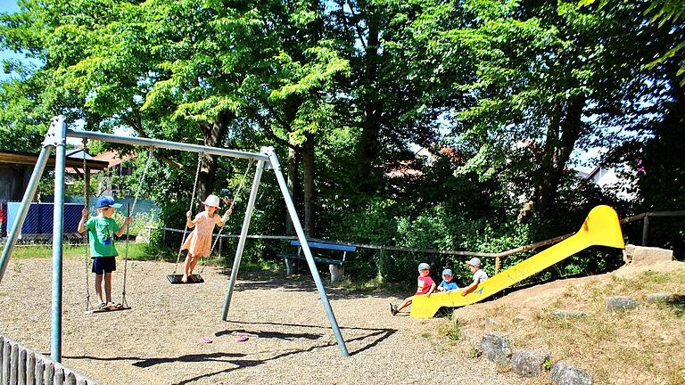 Eine schöne Lage hat der Spielplatz in Reiterswiesen, aber leider ist dort ziemlich wenig geboten. Das soll sich jetzt ändern. Und dabei können alle helfen. Eine Elterninitiative hat ein Crowdfunding Projekt gestartet.       -  Eine schöne Lage hat der Spielplatz in Reiterswiesen, aber leider ist dort ziemlich wenig geboten. Das soll sich jetzt ändern. Und dabei können alle helfen. Eine Elterninitiative hat ein Crowdfunding Projekt gestartet.