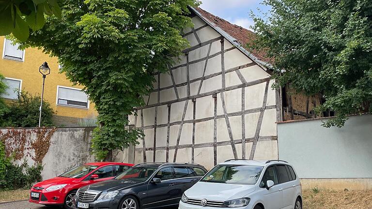 Der Gemeinderat hat sich vom Plan, eine Parkscheune im Ort zu errichten, aus Kostengründeten verabschiedet.       -  Der Gemeinderat hat sich vom Plan, eine Parkscheune im Ort zu errichten, aus Kostengründeten verabschiedet.