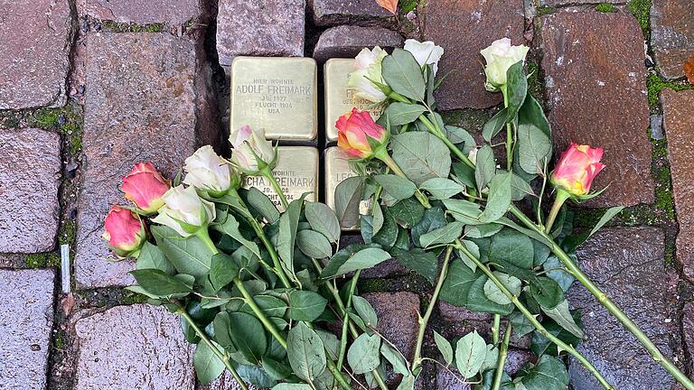 Für Adolf und Babette Freimark sowie Recha und Leo Freimark wurden vier Stolpersteine in der Obertorstraße 18 in Marktheidenfeld verlegt. Für Adolf und Babette Freimark sowie Recha und Leo Freimark wurden vier Stolpersteine in der Obertorstraße 18 in Marktheidenfeld verlegt.