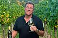 Thomas Amendt ging 2018 unter die Weinproduzenten – jetzt bietet er seine Produkte erstmals auf dem Kitzinger Weinfest an.