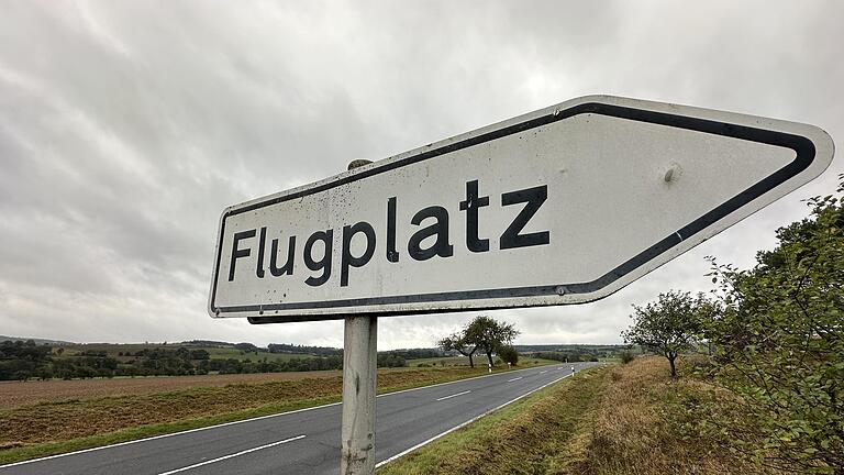 Die geplante Anlage grenzt unter anderem direkt an den Flugplatz der Rhönflug Segelflieger. Das könnte zu Interessenskonflikten führen.       -  Die geplante Anlage grenzt unter anderem direkt an den Flugplatz der Rhönflug Segelflieger. Das könnte zu Interessenskonflikten führen.