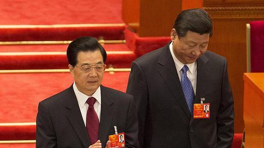 Ankunft       -  Chinas Präsident Hu Jintao (L) und der Generalsekretär der KP, Xi Jinping, bei ihrem Eintreffen der Großen Halle des Volkes. Foto: Adrian Bradshaw