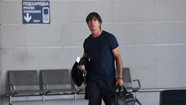 Früher Abflug       -  Abflug statt WM-Achtelfinale: Bundestrainer Joachim Löw muss mit seinem Team abreisen.