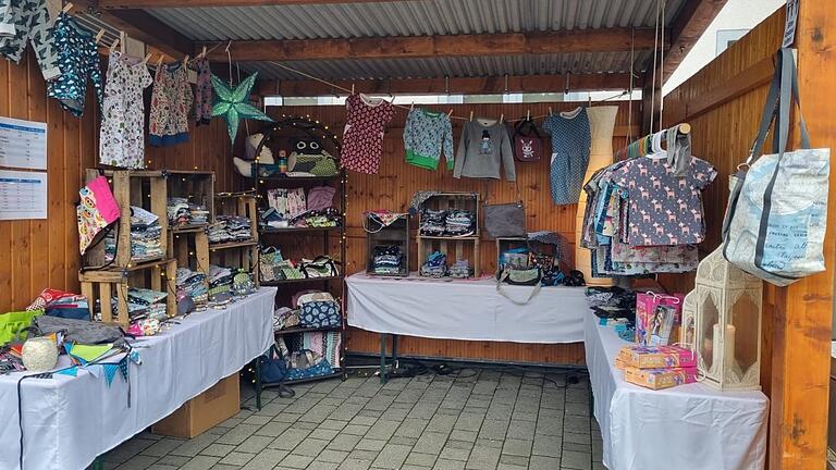 Beim Markt 'Retschter Gewächse', der am Sonntag in Retzstadt stattfindet, verkaufen ortsansässige Hobbykünstler allerlei Selbstgemachtes. Beim Markt 'Retschter Gewächse', der am Sonntag in Retzstadt stattfindet, verkaufen ortsansässige Hobbykünstler allerlei Selbstgemachtes.