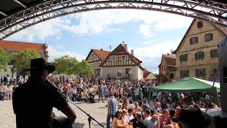 Bestes Wetter und volles Haus: das war das Musikfestival Hofheimer Land in Aidhausen im Jahr 2017. Die Neuauflage der Festival-Reihe startet am 12. Mai in Maroldsweisach.