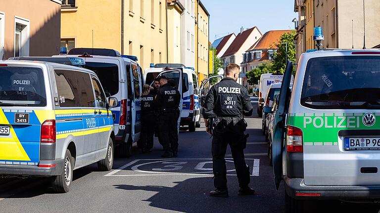 Großeinsatz der Polizei am Donnerstagmorgen in der Hauptbahnhofstraße in Schweinfurt: Ein 19-Jähriger hatte mit einer Gewalttat an der Adolph-Kolping-Berufsschule gedroht.&nbsp;&nbsp;