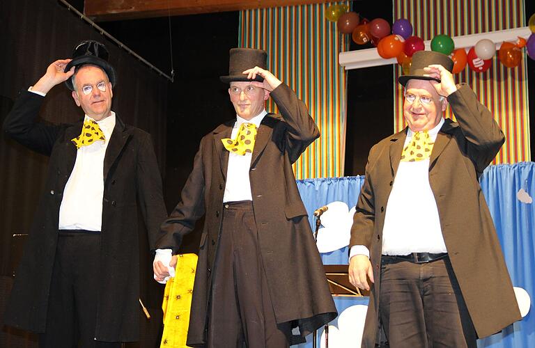 Die legendären Black Brothers hängten am Samstagabend in der Alitzheimer Faschingssitzung nach 36 Jahren ihre Hüte und Fracks an den Nagel. Die legendären Black Brothers hängten am Samstagabend in der Alitzheimer Faschingssitzung nach 36 Jahren ihre Hüte und Fracks an den Nagel.