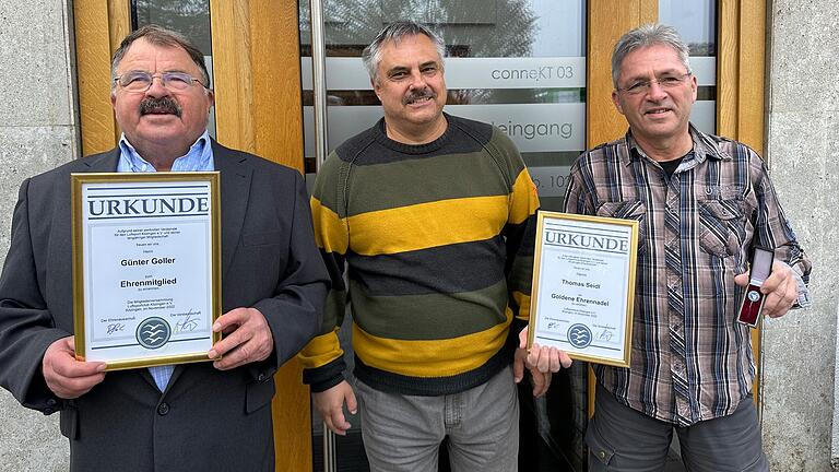 Das Foto zeigt Günter Goller, Wolfgang Schöll (Vorstandsmitglied) und Thomas Seidl mit ihren Auszeichnungen.