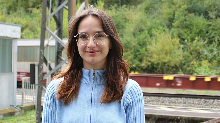 Am Bahnhof in Marktbreit ist Isabel Gomes oft. Von dort pendelt die 21-Jährige zur Uni nach Würzburg. Am Bahnhof in Marktbreit ist Isabel Gomes oft. Von dort pendelt die 21-Jährige zur Uni nach Würzburg.