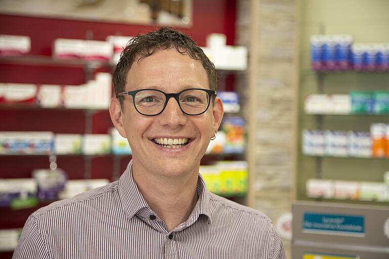 Apotheker und Pharmazierat Michael Sax aus der Stern-Apotheke äußert sich zu den in Aussicht gestellten Schnelltests in Apotheken. Apotheker und Pharmazierat Michael Sax aus der Stern-Apotheke äußert sich zu den in Aussicht gestellten Schnelltests in Apotheken.