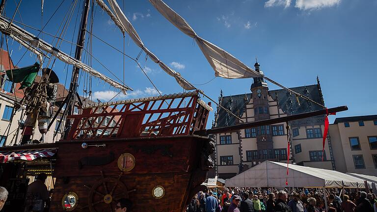 Der erste verkaufsoffene Sonntag in Schweinfurt soll schon am 3. April stattfinden. Gleichzeitig läuft der Schweinfurter Fischmarkt. Die Aufnahme entstand 2019.