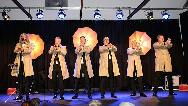 Frei nach dem Motto 'James Bond trifft Comedian Harmonists' entführten Six Pack ihr Publikum in die Welt der Agenten.