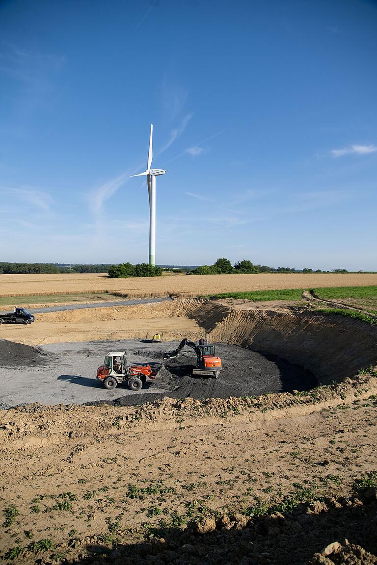 Aus zwei mach eins, dafür mehr als doppelt so hoch, mit höherer Stromleistung und Bürgerbeteiligung lautet der Plan. Aus zwei mach eins, dafür mehr als doppelt so hoch, mit höherer Stromleistung und Bürgerbeteiligung lautet der Plan.