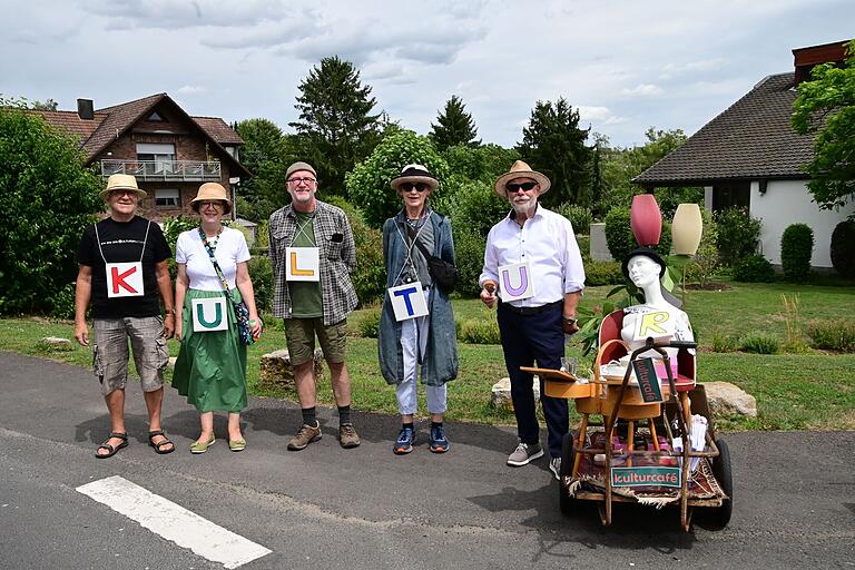 Die örtlichen Künstler machten auf die 'MainArt' im kommenden Jahr aufmerksan.