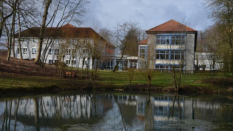 Das Franken-Landschulheim Schloss Gaibach, Blick von außen. Dort sind Gymnasium, Realschule, Tagesheim und Internat untergebracht.