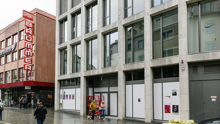 Das ehemalige Schuhhaus Görtz in der Eichhornstraße wird umgebaut. Das ehemalige Schuhhaus Görtz in der Eichhornstraße wird umgebaut.