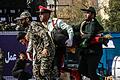 IRAN-MILITARY-UNREST-ATTACK       -  Iranische Soldaten bergen einen verletzten Kameraden.