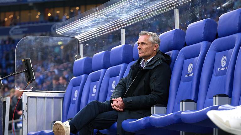 FC Schalke 04 - Hamburger SV       -  Wohl bald Geschichte: Kees van Wonderen als Schalke-Trainer.
