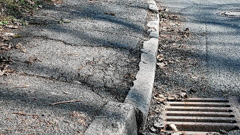 Ein Gehsteig im Gemündener Grautal-Viertel.