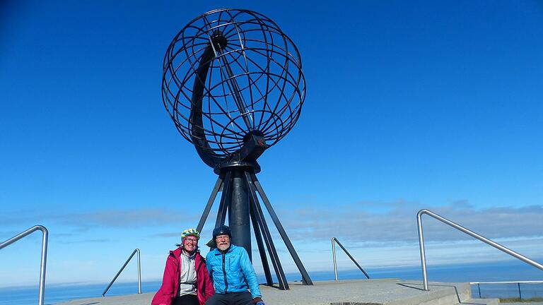 Mit Fahrrädern machten sich Manfred und Inge Wagner auf den Weg zum Nordkap.