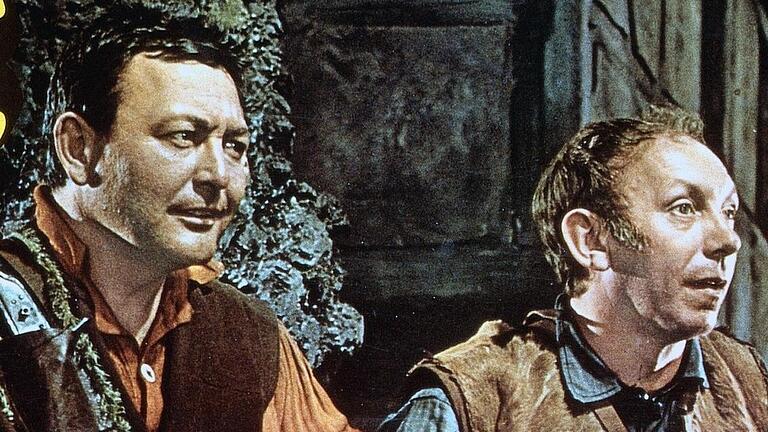 Räuberisch, aber edel: So wurden die Spessarträuber in der Verfilmung des Romans 'Das Wirtshaus in Spessart' von Wilhelm Hauff aus dem Jahre 1827 dargestellt. Im Bild sind die Schauspieler Wolfgang Neuss und Wolfgang Müller (von links). Räuberisch, aber edel: So wurden die Spessarträuber in der Verfilmung des Romans 'Das Wirtshaus in Spessart' von Wilhelm Hauff aus dem Jahre 1827 dargestellt. Im Bild sind die Schauspieler Wolfgang Neuss und Wolfgang Müller (von links).