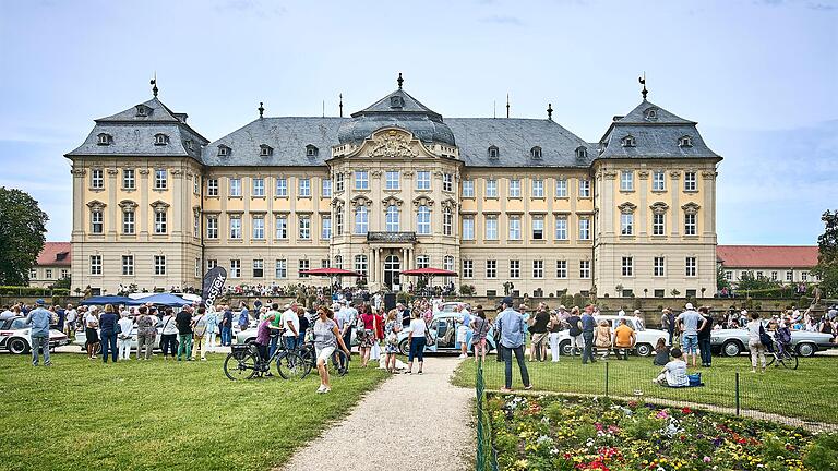 Am Schloss Werneck (Lkr. Schweinfurt) kommen die Oldtimer am Sonntag vorbei.