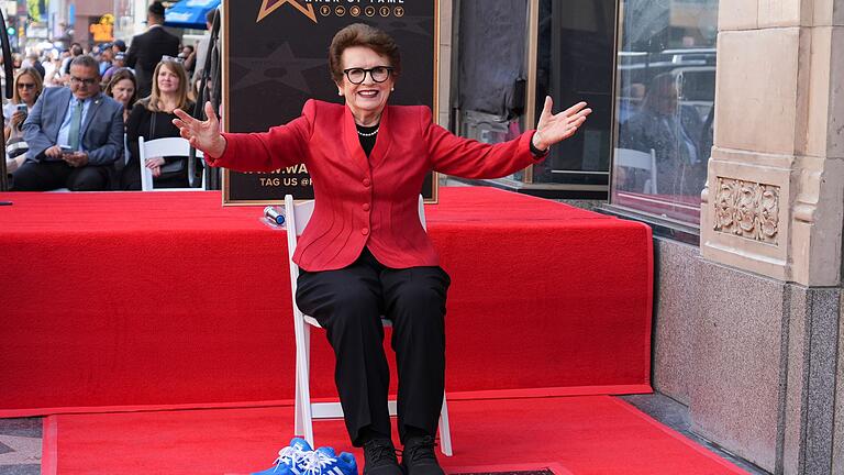 Tennisspielerin Billie Jean King bekommt Stern auf Walk of Fame       -  Großer Stern für einen großen Star