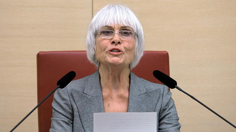 Archivbild Barbara Rütting       -  ARCHIV - Alterspräsidentin Barbara Rütting (Büdnis 90/Die Grünen) eröffnet am Montag (20.10.2008) im Bayerischen Landtag in München (Oberbayern) die konstituierende Sitzung des neuen Landtages.