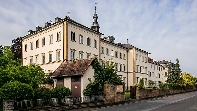 Seit 2017 bewohnt die Gemeinschaft 'Go&amp;Change' das ehemalige Kloster 'Maria Schnee' in Lülsfeld (Lkr. Schweinfurt).