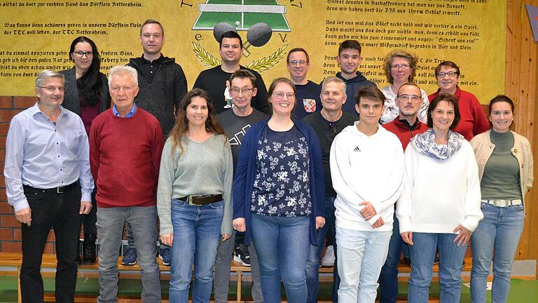 Auf dem Bild (hinten von links): Katrin Freudenberger, Matthias Hofmann, Björn Gerberich, Fabian Albert, Timo Endres, Caroline Scheller, Birgit Grün, sowie (vorne von links): Peter Deubert, Elmar Schulz, Kerstin Betz, Gerd Jesberger, Rebecca Miltenberger, Rudi Deubert, Nikolai Endres, Ralph Liebler, Melanie Endres, Manuela Martin. Auf dem Bild fehlen: Hans Dieter Schulz, Waltraud Schulz und David Grün. Auf dem Bild (hinten von links): Katrin Freudenberger, Matthias Hofmann, Björn Gerberich, Fabian Albert, Timo Endres, Caroline Scheller, Birgit Grün, sowie (vorne von links): Peter Deubert, Elmar Schulz, Kerstin Betz, Gerd Jesberger, Rebecca Miltenberger, Rudi Deubert, Nikolai Endres, Ralph Liebler, Melanie Endres, Manuela Martin. Auf dem Bild fehlen: Hans Dieter Schulz, Waltraud Schulz und David Grün.
