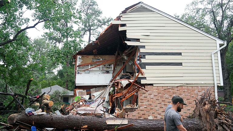 Sturm &bdquo;Beryl&rdquo; in den USA       -  Mehrere Menschen kamen ums Leben, etwa durch umstürzende Bäume.