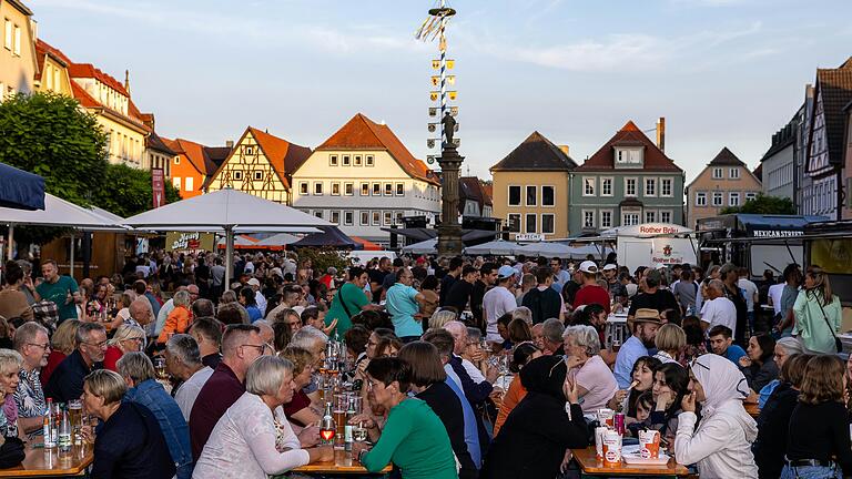 Der Marktplatzsommer 2024 in Bad Neustadt ist vorbei. Die ersten Pläne für die Donnerstagskonzerte 2025 stehen ebenfalls bereits.