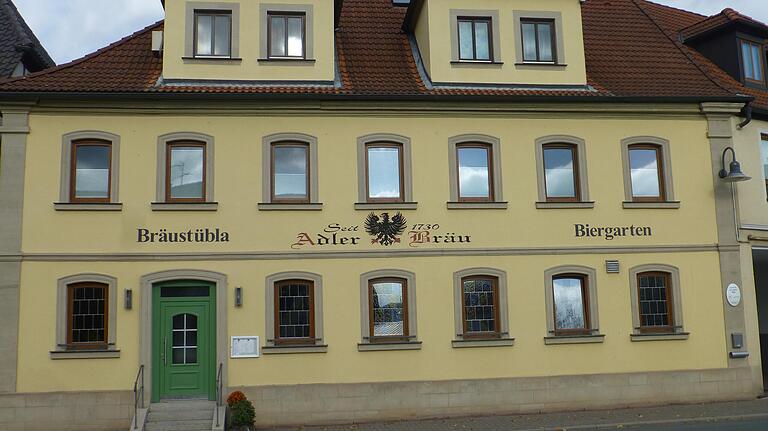 Auch hier sind die Türen verschlossen: Die Gastwirtschaft von Adler-Bräu in Stettfeld. Auch hier sind die Türen verschlossen: Die Gastwirtschaft von Adler-Bräu in Stettfeld.