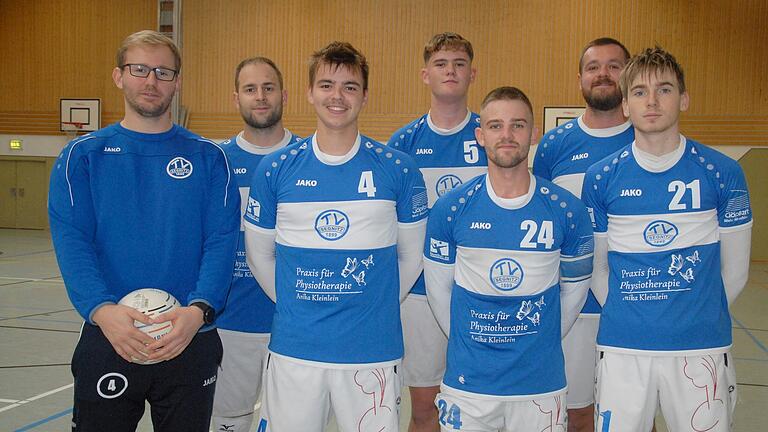 Diese Jungs standen beim Saisonauftakt auf der Platte (von links): Spielertrainer Simon Siegler, Adrian Siegler, Julian Schiffler, Noah Lauck, Florian Fahle, Julian Mathan und Leon Mark