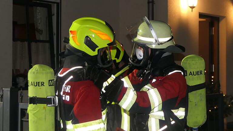 18 neue Schutzanzüge bekommt die Feuerwehr Sand. Zwölf sind als Reserve gedacht, falls Ausrüstung nach dem Einsatz in die Reinigung muss.