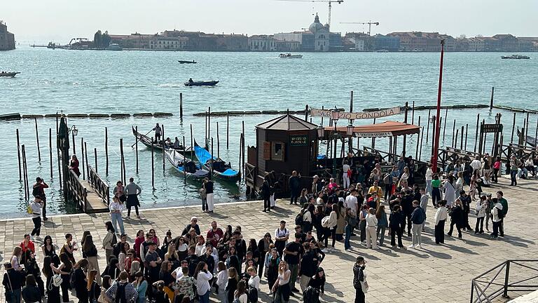 Venedig verteuert Eintritt für Tagestouristen       -  Venedig verteuert wohl ab 2025 den Eintritt für Tagestouristen. (Foto: Archiv)