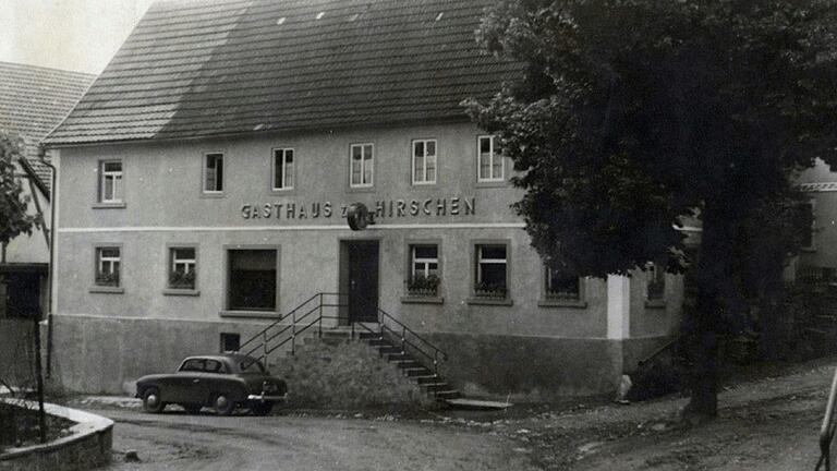 In dem alten Gasthaus 'Zum Hirschen', das vor rund 60 Jahren abgerissen wurde, hat die Tradition der Metzgerei Weid in Riedenheim ihren Anfang genommen.
