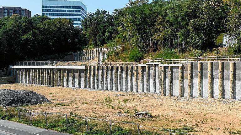 Ein Weilchen tat sich was, nun ist die Baustelle wieder verwaist. Der Lidl-Neubau in der Versbacher Straße kommt nicht in die Gänge.