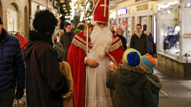 Für die Kinder gab es Geschenke vom Nikolaus.