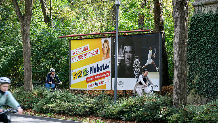 Die Außenwerbung in der Stadt soll neu geplant werden, denn die Konzession der Außenwerbung für die Stadt läuft seit 1984. Jetzt wird sie neu vergeben.