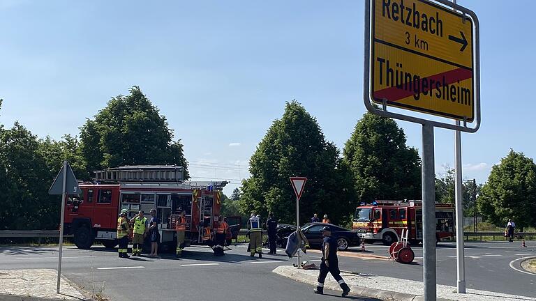 Bei Thüngersheim (Lkr. Würzburg) kam es am Freitagnachmittag zu einem schweren Unfall. Bei Thüngersheim (Lkr. Würzburg) kam es am Freitagnachmittag zu einem schweren Unfall.
